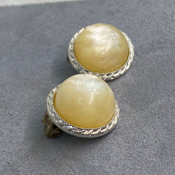 Vintage Japan Round Marbled Lucite Silver Tone Clip-On Earrings .75" - Picture 2 of 6